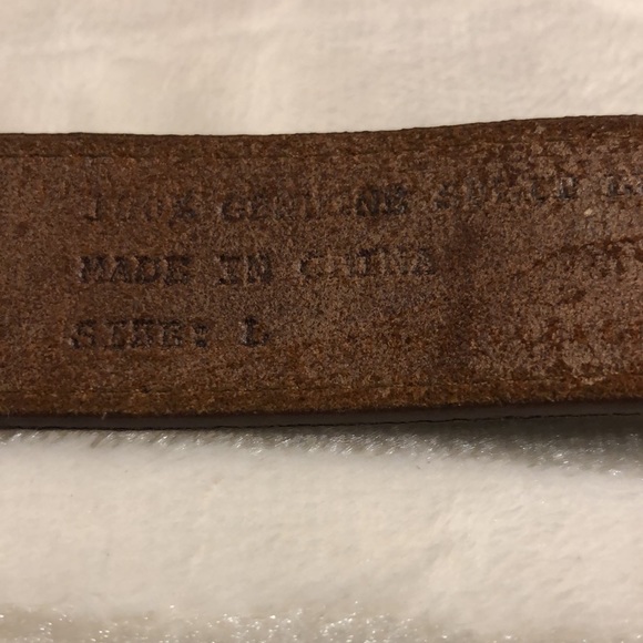 Beautiful brown leather belt w/ cream embroidered vines. 36” leather, buckle 2”. - Picture 3 of 6